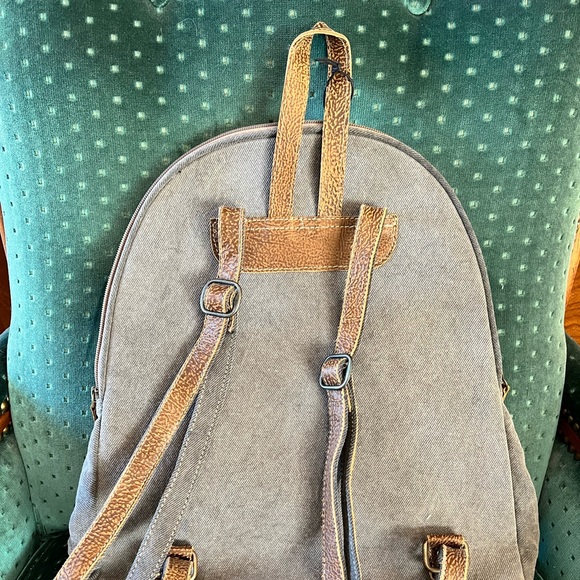 Myra Bag - NWT matching Backpack & Pouch - Picture 5 of 7